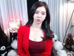 韩国美女主播尹素碗(尹素婉为什么被称为“一代韩国电竞女神”)