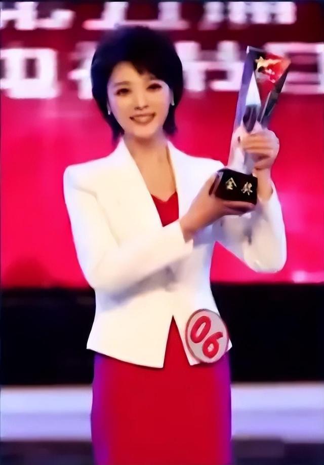 央视美女主播胡蝶:父亲人生梦想引路人她闪婚著名导演真的幸福吗