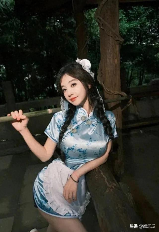 千万网红冯提莫海上游艇美照 身材火辣 丰满匀称 让人直流口水