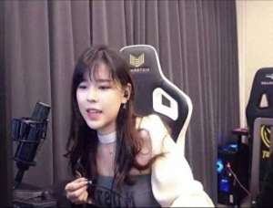 女主播开车是什么意思(沫子成公认头牌女主播化身女司机“疯狂开车”，超管天天针对？)