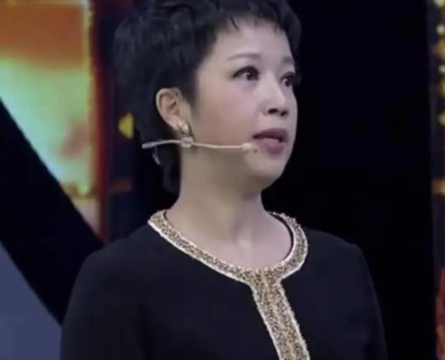主持人黄薇:和蔡国庆青梅竹马,照顾瘫痪父亲11年,母亲让她落泪