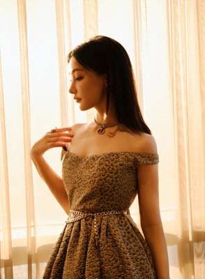 电子竞技频道女主播(知情人爆2024浪姐名单登微博热搜，电竞女神Miss跨界登顶流综艺)