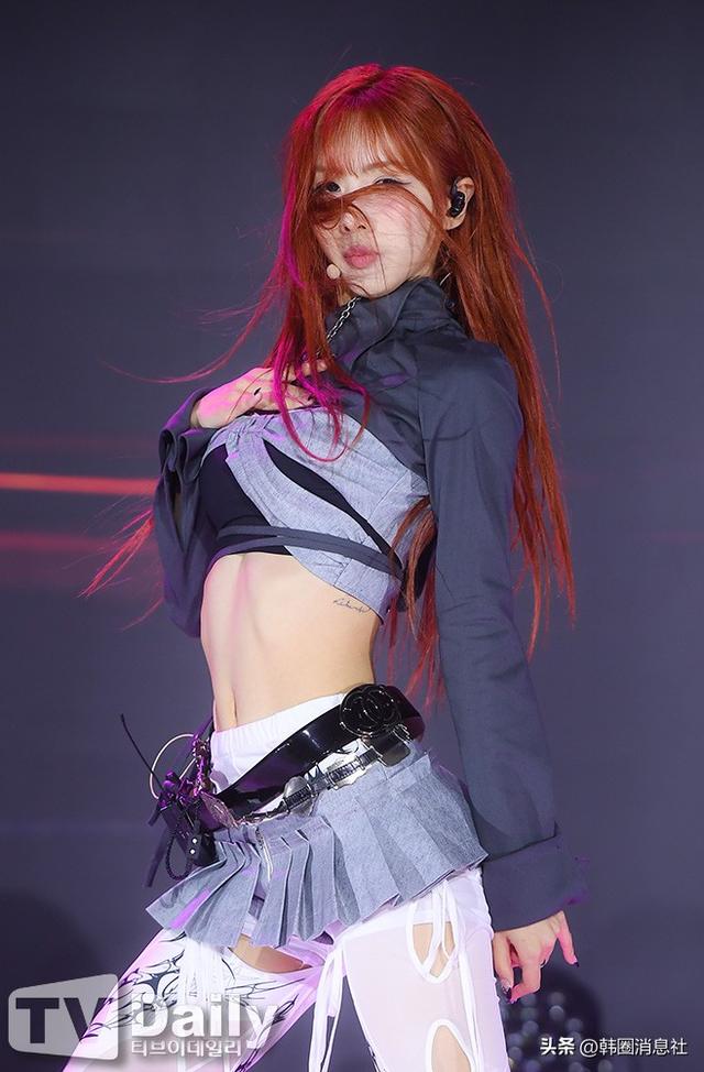 韩国女团劲歌热舞,身材傲人,参加迷你专辑发行纪念Showcase