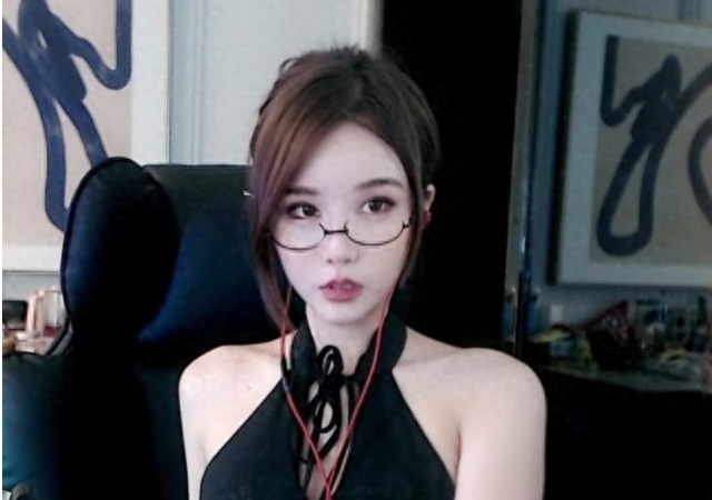 CSGO美女主播大菠萝有多会整活？网友：超管都顶不住