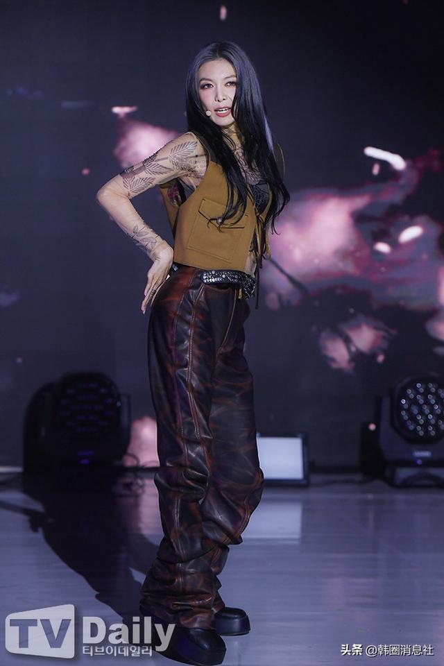 韩国女团劲歌热舞,身材傲人,参加迷你专辑发行纪念Showcase