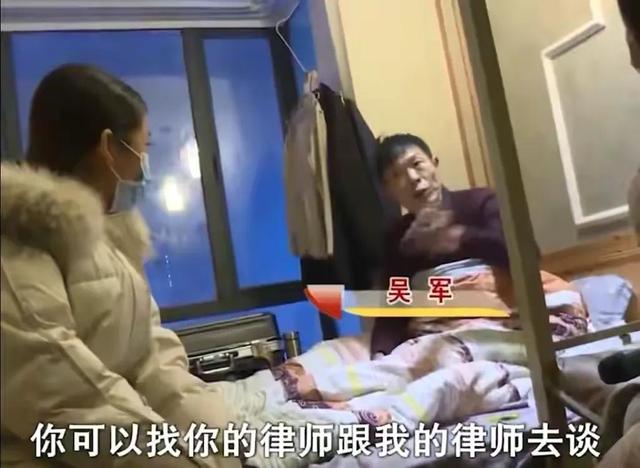 24岁女主播主动追求45岁榜一大哥,怀孕后却被回应:我不认识她