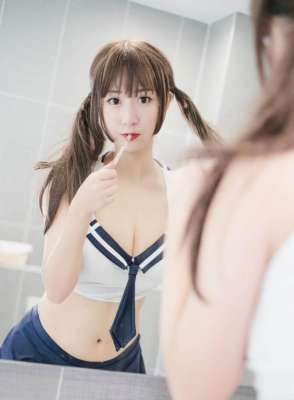 福利美女主播(斗鱼女主播猫九酱Sakura学生装诱惑湿身福利套图)