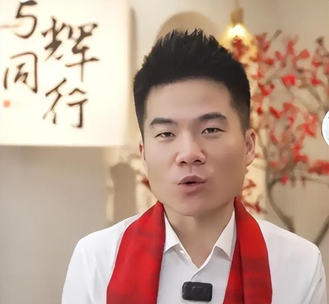 董宇辉晒宠物拜年上热搜,团队举动看出凝聚力,网友评论引热议