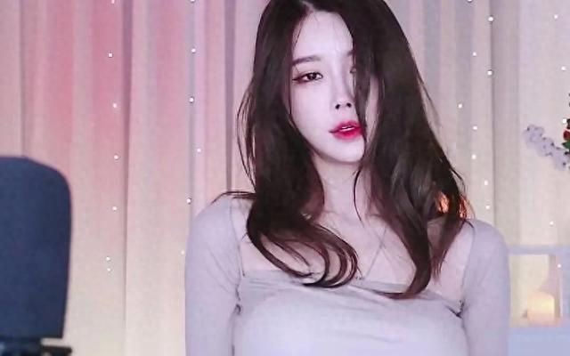 韩国女主播伊素婉为什么火到国内!