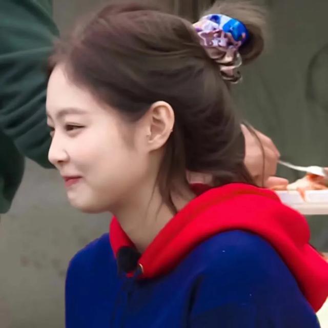 BLACK PINK成员Jennie奶里奶气可爱头像