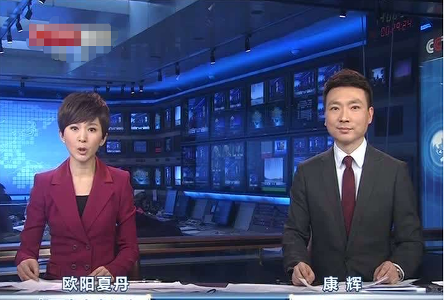 她是央视最美女主持,因直播“竖中指”被骂,如今46岁仍无儿无女