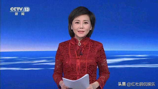 30位央视新闻主播的春节出镜服装,让人赏心悦目,谁搭配最好看?