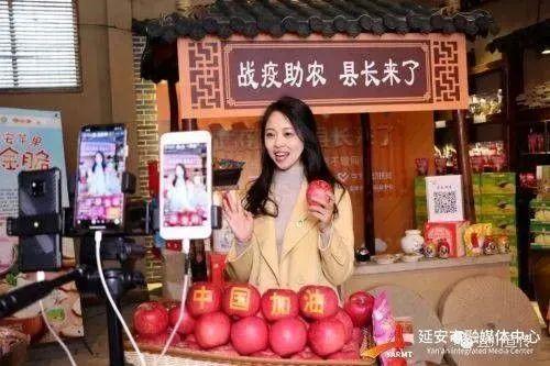 “公职人员天天玩直播不丢脸吗?”美女副局长遭网友质疑,本人回应:我丢了谁的脸?