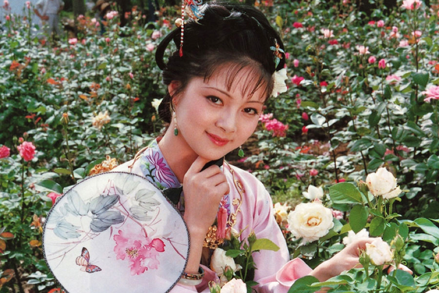 “薛宝钗”张莉身价过亿:57岁依旧未婚,无儿无女难逃红楼一梦