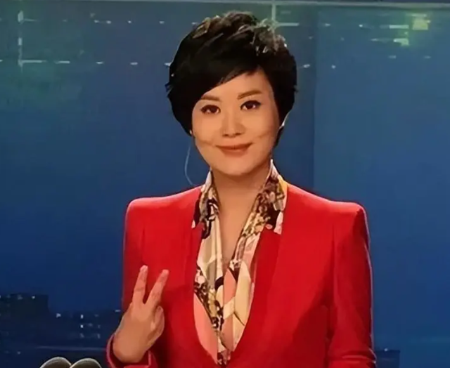 辽宁万人赞慕的著名主持人金霞,如今怎么样了?