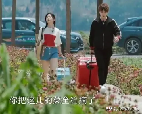 三寸金莲女主播按观众(谭松韵“三寸金莲”彻底火了当看清她的脚码之后，比李沁还夸张)