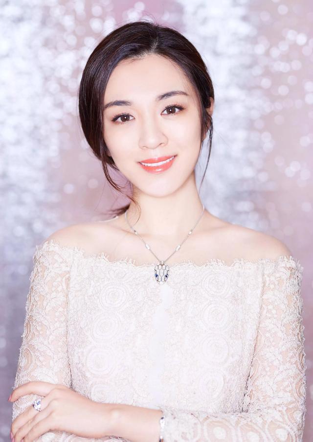 美女明星王晓晨高清写真美图,优雅迷人,性感大方