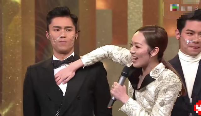 tvb女主持连摸5位男星胸口,手伸进衣服测心跳,网友:辣眼睛