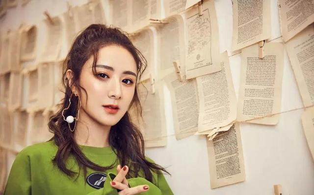 薇娅“消失”2年后再现!年会热舞惊艳全场,又盯上了更赚钱赛道