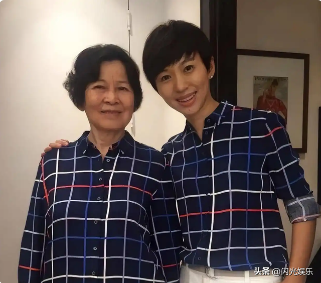 欧阳夏丹消失3年后大变身!46岁未婚失业,抖音晒素颜惊呆网友