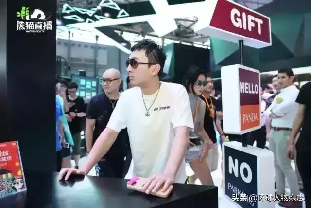 救不了熊猫的王思聪,却跑到杨幂微博下撩骚,实在看不下去了…
