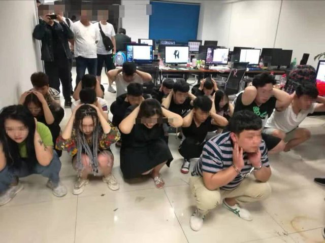 网络女主播色诱求打赏,月入九万多