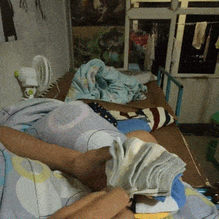 最美“舞蹈老师”火了,抬腿露出黑色打底裤后,这谁顶得住啊!