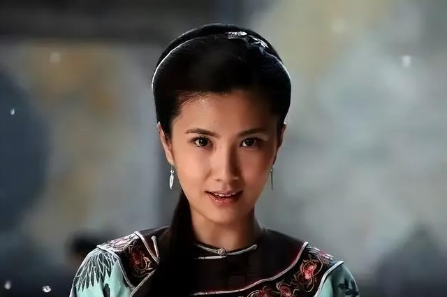 当年她败坏了印小天的名声,借此走红嫁给导演,如今怎么样了
