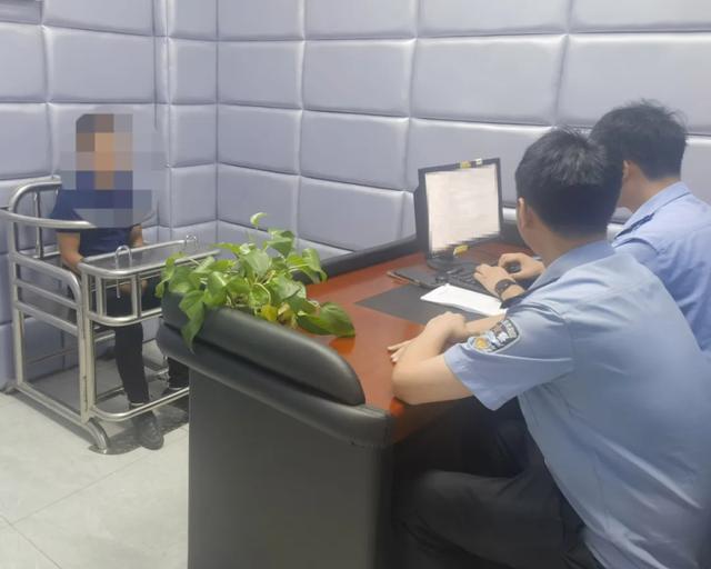击打敏感部位、吞食牛粪、活吞牛蛙,江西两主播博眼球直播被行拘