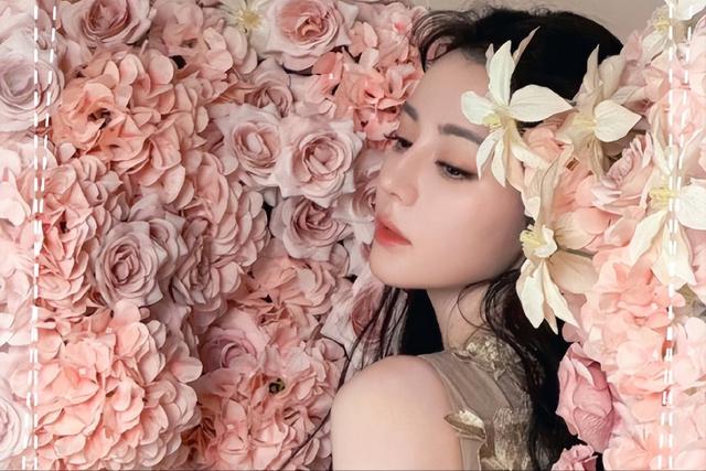 迪丽热巴上海机场变T台?网友:风衣鲨我!广州直播倒计时开启