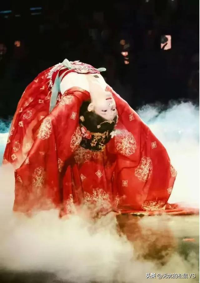 李一桐小年扮贵妃跳舞,惊艳全场被大家热议