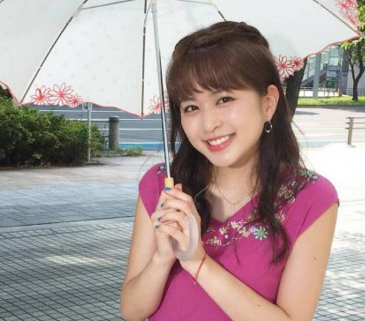21岁女大学生兼职气象主播,身份曝光成国民女神