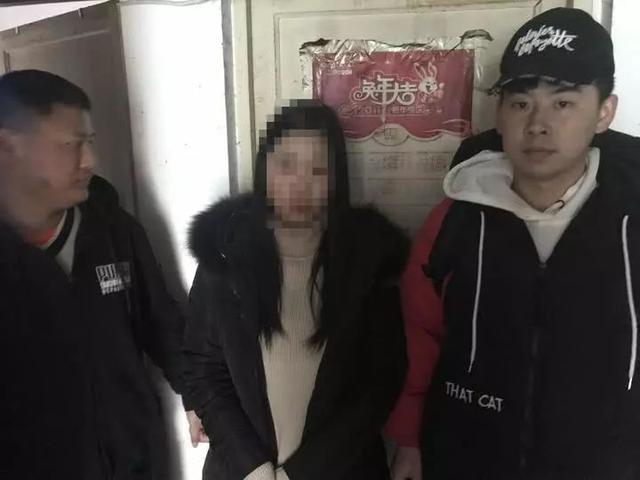女主播每晚直播不堪表演,13岁儿子就在隔壁房间