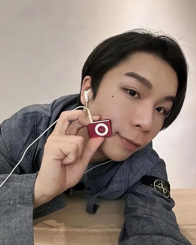 泫雅浴室自拍镜面反射比基尼超火辣!魔鬼身材性感撩人