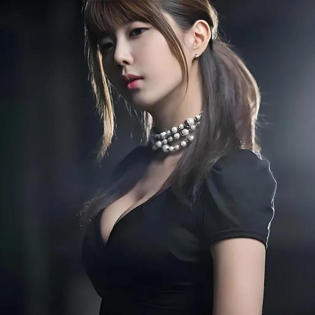 韩国车模许允美:性感背后的努力与坚持