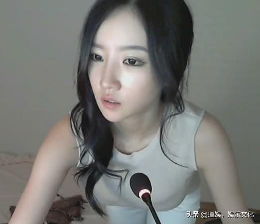 亚洲电竞女神朴妮唛妩媚动人,才华与性感并存成新焦点?