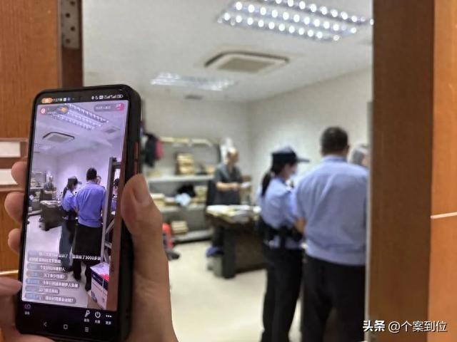 全程直播,女主播吴某某被捕, 92万人在线观看