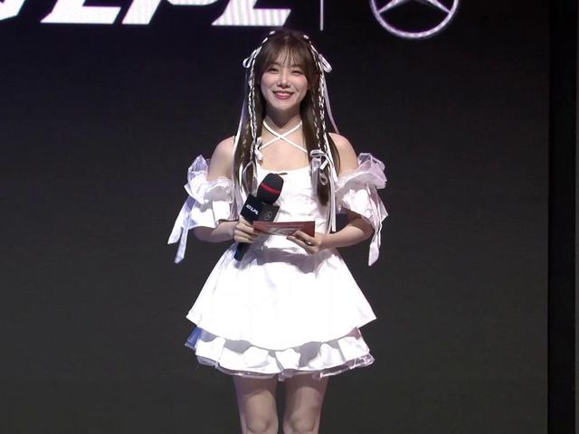 LPL女主持骆歆自曝工资:去年只赚了16万,在上海连房租都不够付
