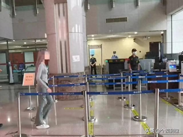 全程直播,女主播吴某某被捕, 92万人在线观看