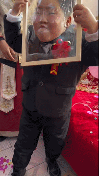 最美“舞蹈老师”火了,抬腿露出黑色打底裤后,这谁顶得住啊!