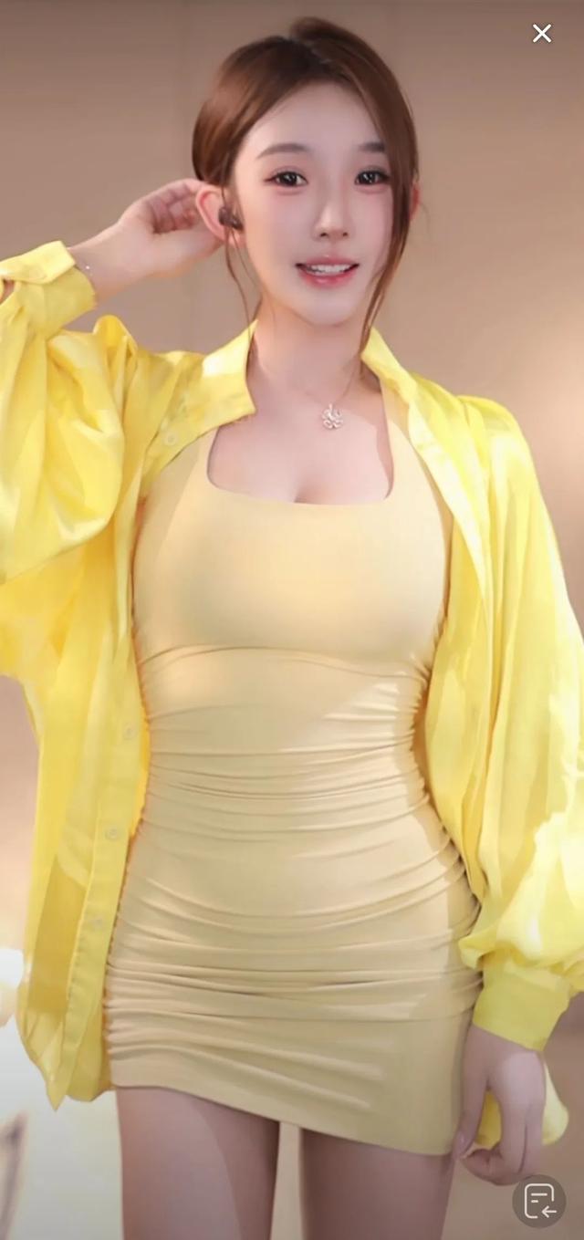 美女舞蹈主播姜妍妍,热舞衣服下滑,意外走光!