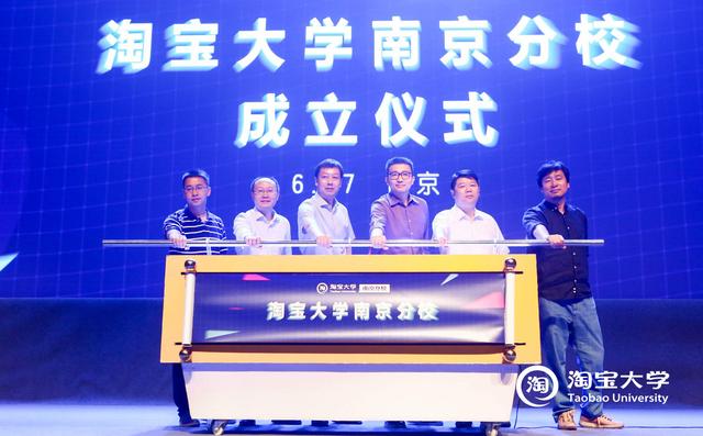 一夜赚套房的女主播、年销10亿的网红如何炼成?团队亲自揭秘