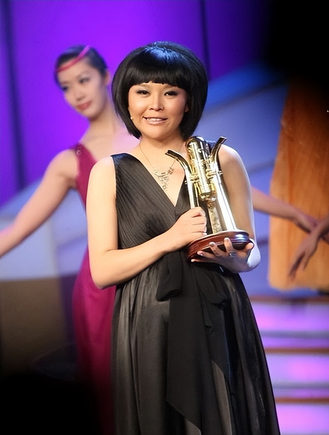 2008年,那个播报汶川地震时流泪的女主播宁远,如今怎么样了?