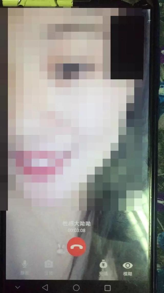 女主播每晚直播不堪表演,13岁儿子就在隔壁房间