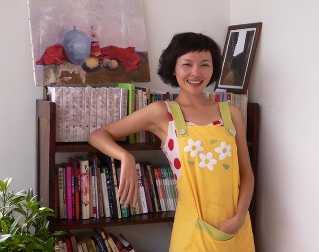 2008年,那个播报汶川地震时流泪的女主播宁远,如今怎么样了?