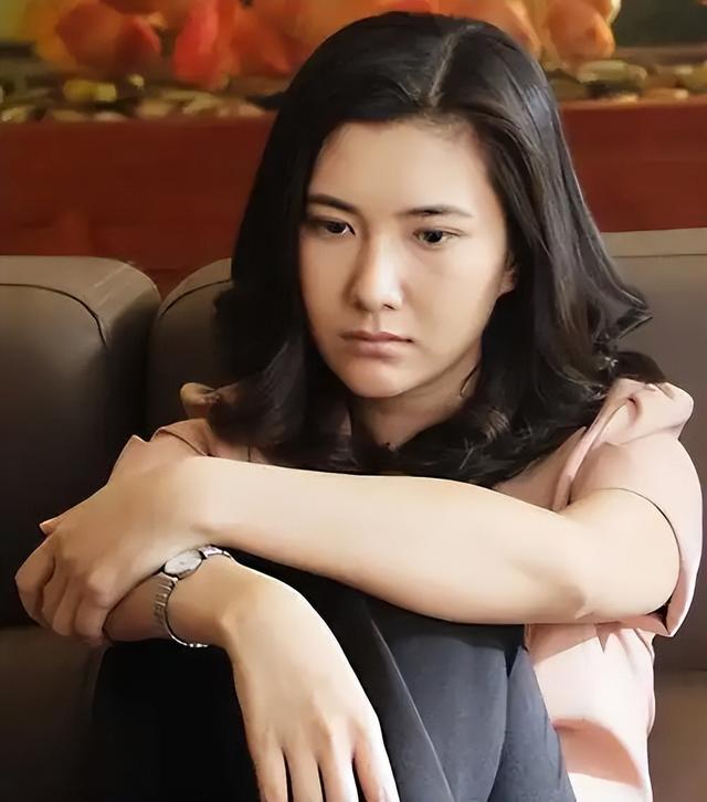 当年她败坏了印小天的名声,借此走红嫁给导演,如今怎么样了
