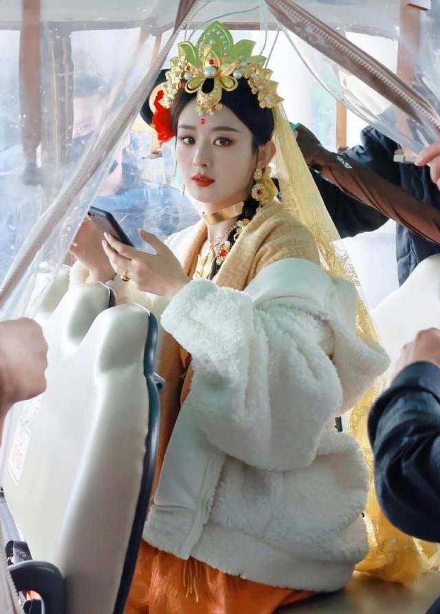 王者解说琪琪COS公孙离,比基尼、大长腿超绝!和赵丽颖气质不同