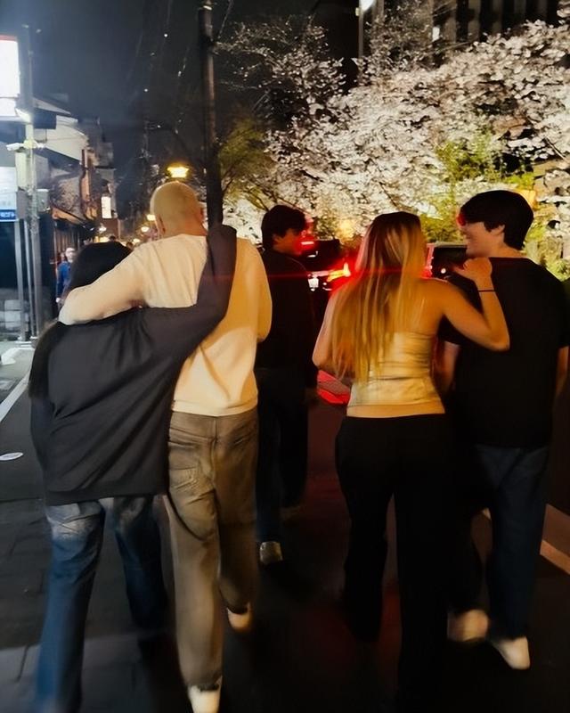 桑切斯:不愧是女主播出身,“彩虹屁”高手,哄得贝佐斯神魂颠倒