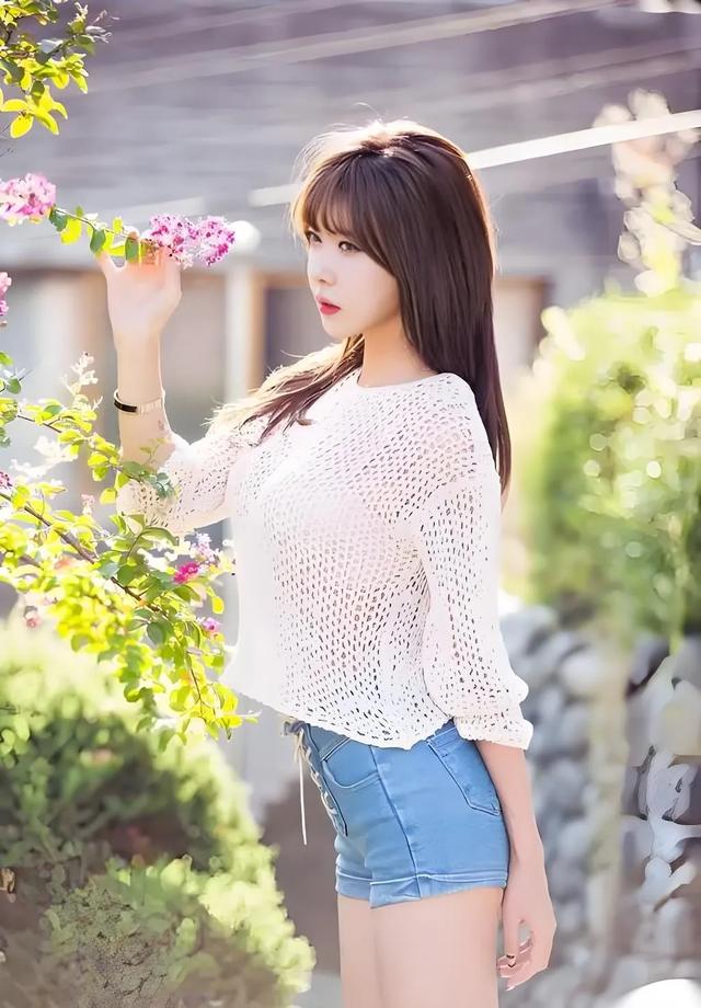 韩国车模许允美:性感背后的努力与坚持