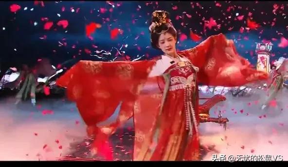李一桐小年扮贵妃跳舞,惊艳全场被大家热议